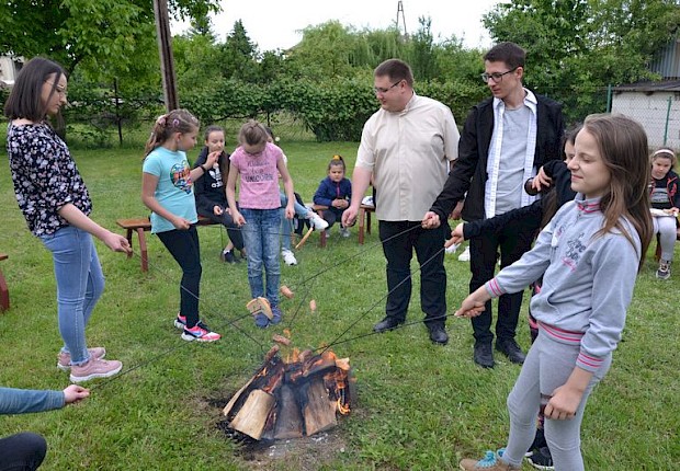 Dzień Dziecka dla liturgicznej służby ołtarza