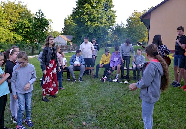 Dzień Dziecka dla liturgicznej służby ołtarza
