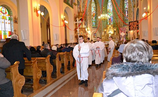 Wizytacja kanoniczna ks. bpa Stanisława Jamrozka- Msza Święta z sakramentem bierzmowania
