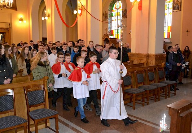 Wizytacja kanoniczna ks. bpa Stanisława Jamrozka- Msza Święta z sakramentem bierzmowania