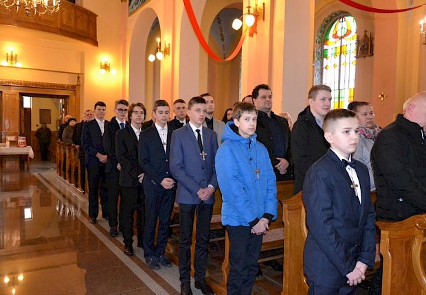 Wizytacja kanoniczna ks. bpa Stanisława Jamrozka- Msza Święta z sakramentem bierzmowania