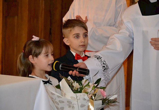 Wizytacja kanoniczna ks. bpa Stanisława Jamrozka- Msza Święta z sakramentem bierzmowania