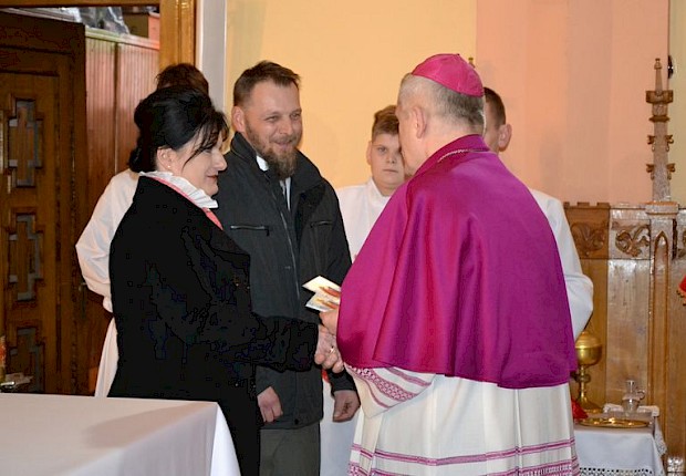 Wizytacja kanoniczna ks. bpa Stanisława Jamrozka- Msza Święta z sakramentem bierzmowania