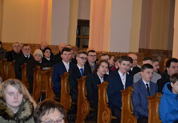 Wizytacja kanoniczna ks. bpa Stanisława Jamrozka- Msza Święta z sakramentem bierzmowania