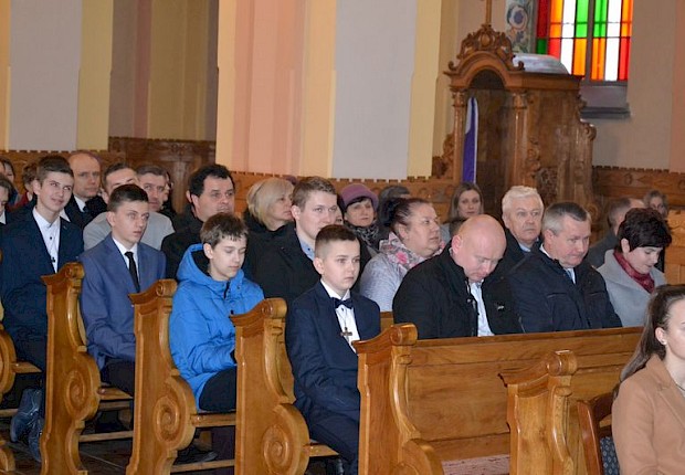 Wizytacja kanoniczna ks. bpa Stanisława Jamrozka- Msza Święta z sakramentem bierzmowania