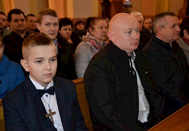 Wizytacja kanoniczna ks. bpa Stanisława Jamrozka- Msza Święta z sakramentem bierzmowania