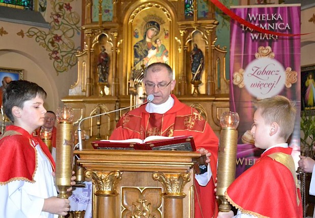 Wizytacja kanoniczna ks. bpa Stanisława Jamrozka- Msza Święta z sakramentem bierzmowania