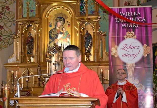 Wizytacja kanoniczna ks. bpa Stanisława Jamrozka- Msza Święta z sakramentem bierzmowania