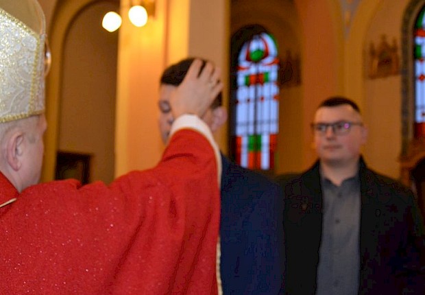 Wizytacja kanoniczna ks. bpa Stanisława Jamrozka- Msza Święta z sakramentem bierzmowania