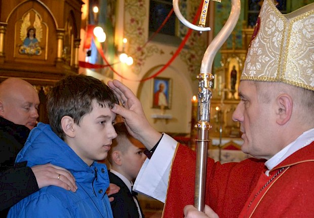 Wizytacja kanoniczna ks. bpa Stanisława Jamrozka- Msza Święta z sakramentem bierzmowania