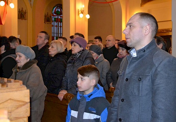Wizytacja kanoniczna ks. bpa Stanisława Jamrozka- Msza Święta z sakramentem bierzmowania