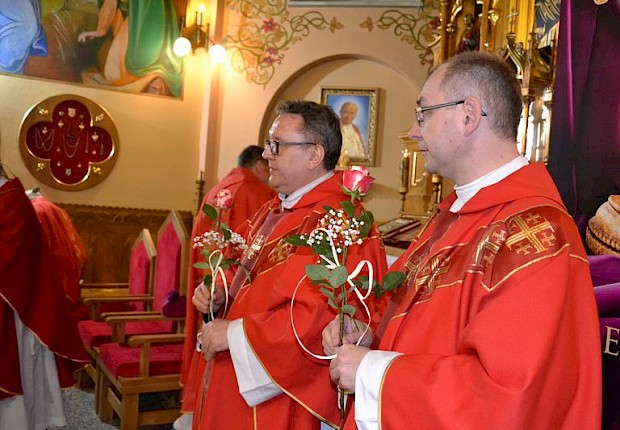 Wizytacja kanoniczna ks. bpa Stanisława Jamrozka- Msza Święta z sakramentem bierzmowania