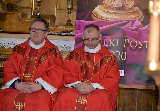 Wizytacja kanoniczna ks. bpa Stanisława Jamrozka- Msza Święta z sakramentem bierzmowania