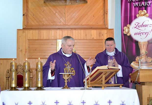 Wizytacja kanoniczna ks. bpa Stanisława Jamrozka- Msza Święta w Ożańsku