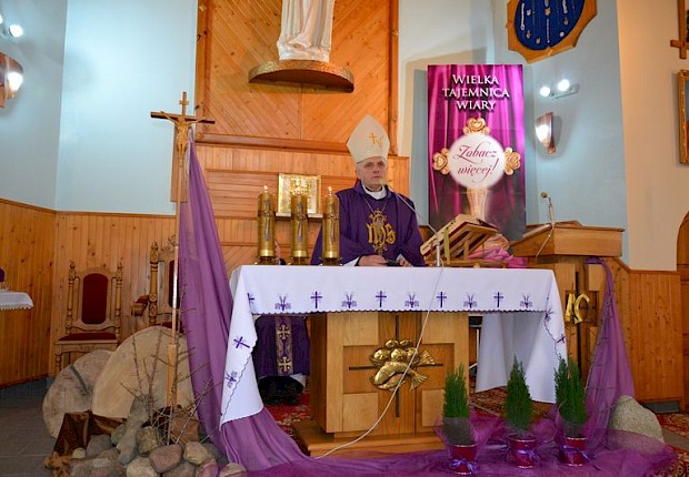 Wizytacja kanoniczna ks. bpa Stanisława Jamrozka- Msza Święta w Ożańsku