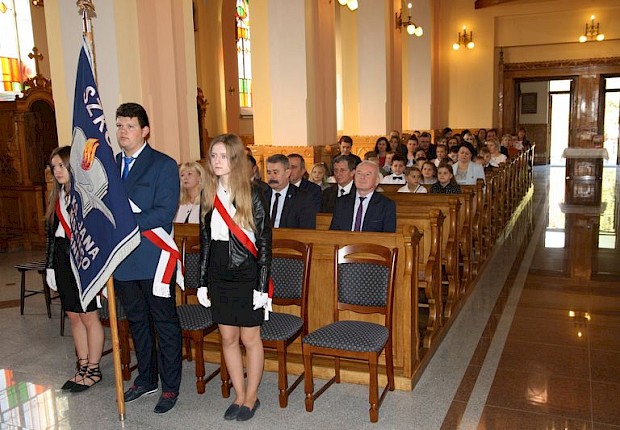 Dzień Nauczyciela i pasowanie Pierwszak&oacute;w