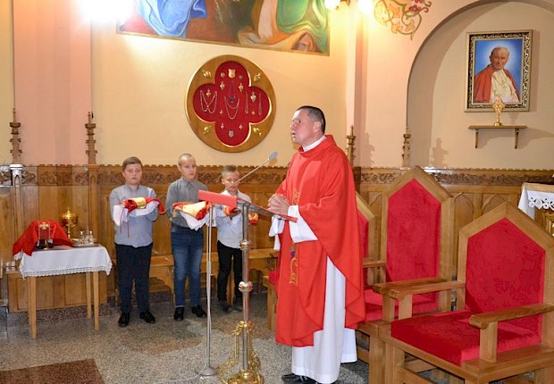 Przyjęcie kandydat&oacute;w do posługi ministranta