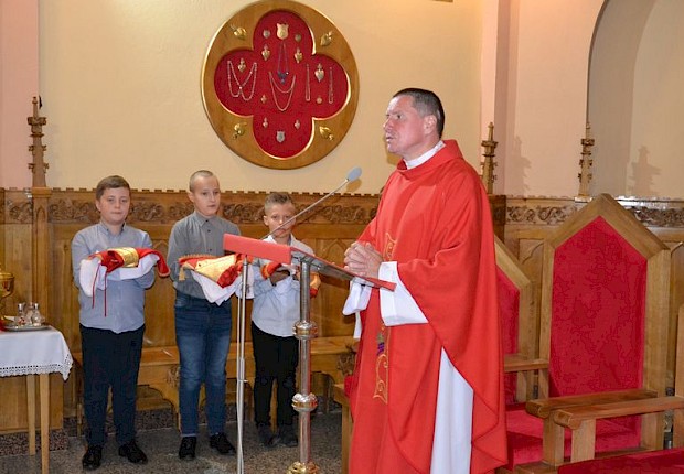 Przyjęcie kandydat&oacute;w do posługi ministranta