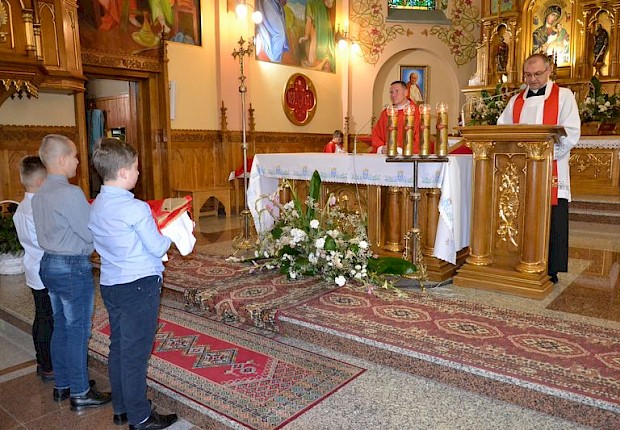 Przyjęcie kandydat&oacute;w do posługi ministranta