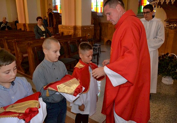 Przyjęcie kandydat&oacute;w do posługi ministranta