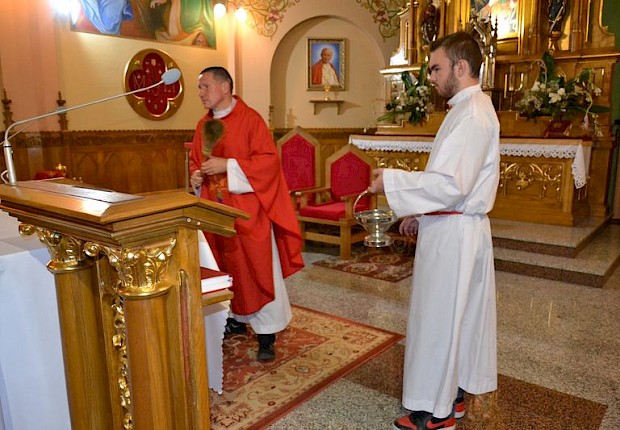 Przyjęcie kandydat&oacute;w do posługi ministranta