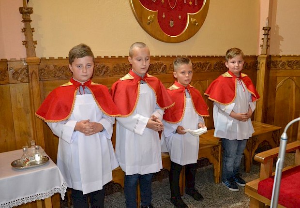Przyjęcie kandydat&oacute;w do posługi ministranta