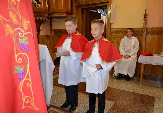 Przyjęcie kandydat&oacute;w do posługi ministranta