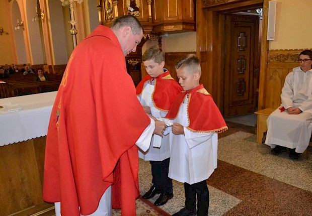 Przyjęcie kandydat&oacute;w do posługi ministranta