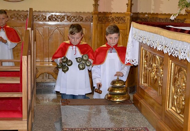 Przyjęcie kandydat&oacute;w do posługi ministranta
