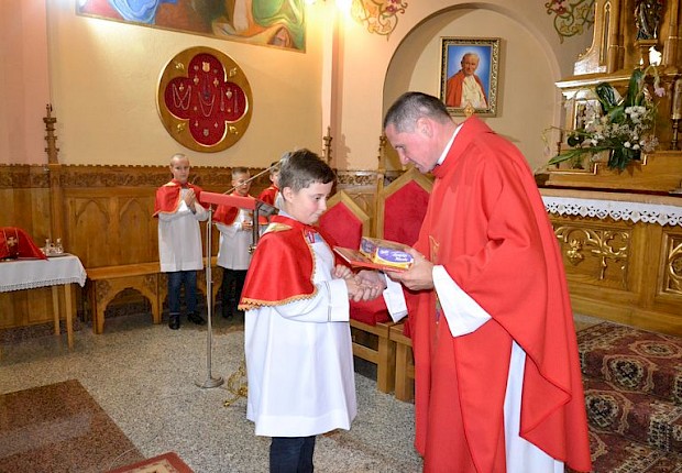 Przyjęcie kandydat&oacute;w do posługi ministranta