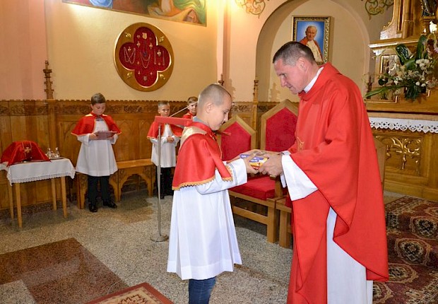 Przyjęcie kandydat&oacute;w do posługi ministranta