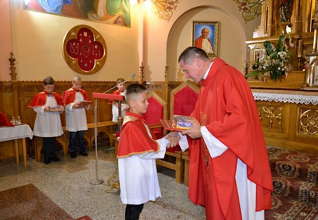 Przyjęcie kandydat&oacute;w do posługi ministranta