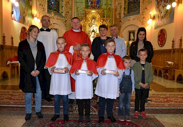 Przyjęcie kandydat&oacute;w do posługi ministranta