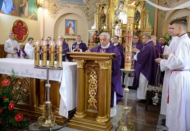 Pogrzeb śp. ks. kan. Henryka Stopy