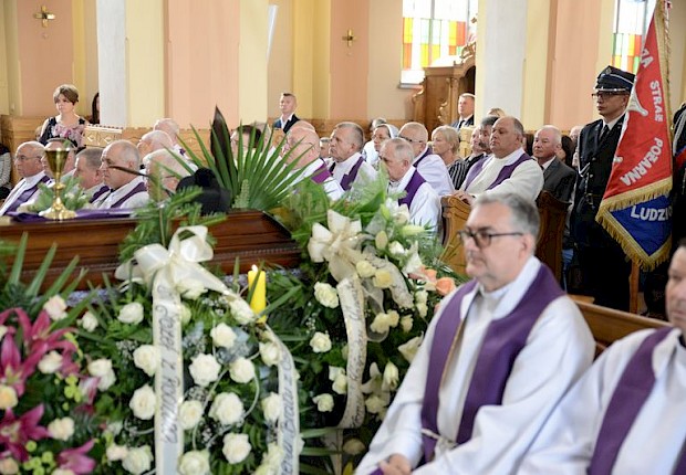 Pogrzeb śp. ks. kan. Henryka Stopy