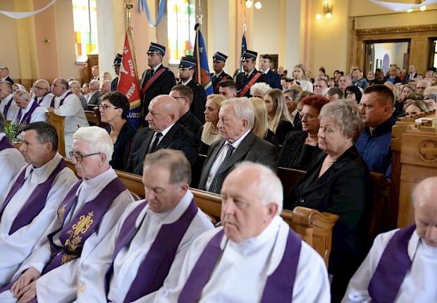 Pogrzeb śp. ks. kan. Henryka Stopy