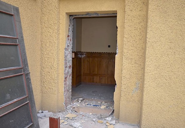 Wymiana drzwi zewnętrznych w kościele parafialnym