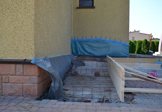 Remont schod&oacute;w w kościele parafialnym