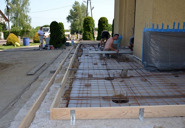 Remont schod&oacute;w w kościele parafialnym