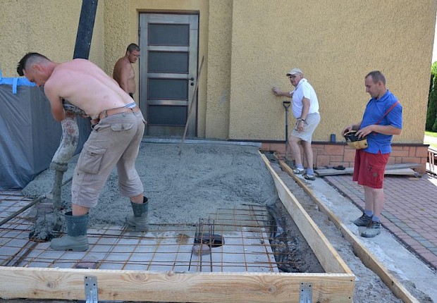 Remont schod&oacute;w w kościele parafialnym