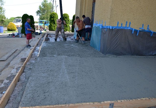 Remont schod&oacute;w w kościele parafialnym