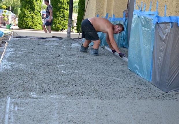 Remont schod&oacute;w w kościele parafialnym