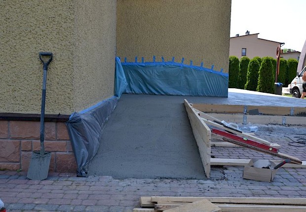 Remont schod&oacute;w w kościele parafialnym