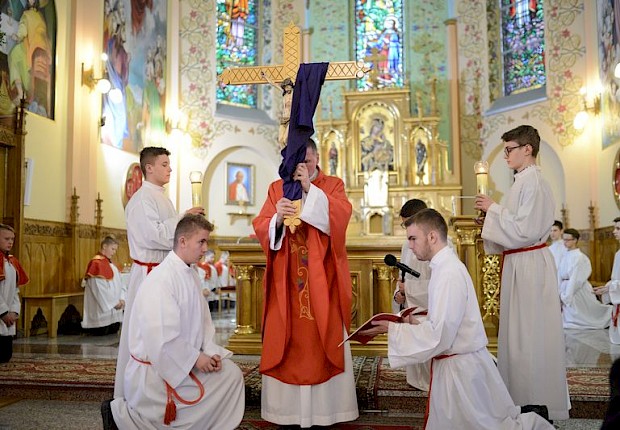 Adoracja Najświętszego Sakramentu i Liturgia Męki Pańskiej