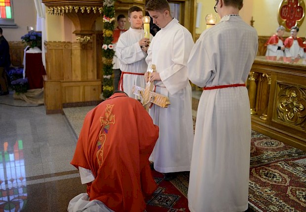 Adoracja Najświętszego Sakramentu i Liturgia Męki Pańskiej