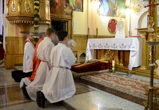 Adoracja Najświętszego Sakramentu i Liturgia Męki Pańskiej