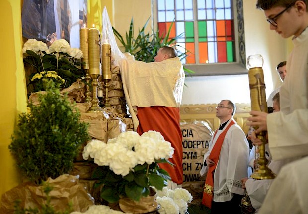 Adoracja Najświętszego Sakramentu i Liturgia Męki Pańskiej