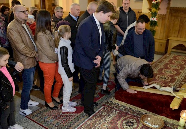 Adoracja Najświętszego Sakramentu i Liturgia Męki Pańskiej