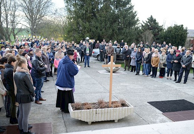 Parafialna droga krzyżowa
