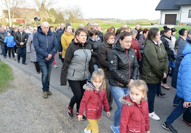 Parafialna droga krzyżowa